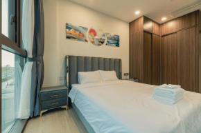 Luxury condo, large balcony, next to city center